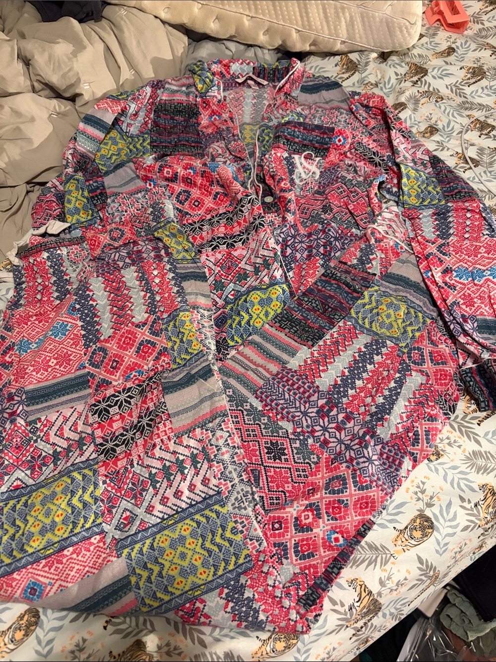 Victoria’s Secret Button-Down Pajamas in Pink Winter Geometric Print - Medium